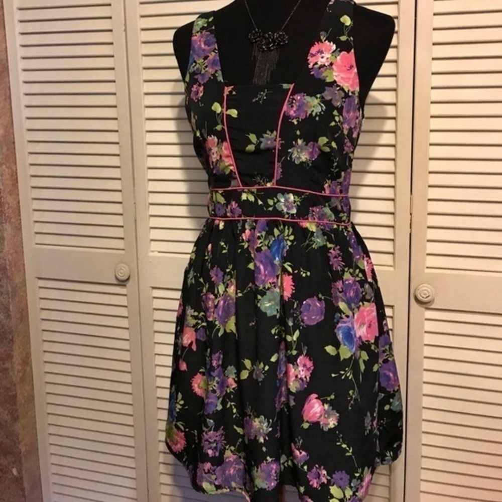 Floral, black, pink, purple dress size Large - Picture 8 of 8
